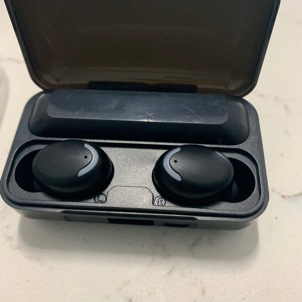 Black Wireless Earbuds with Charging Case - Picture 1 of 3